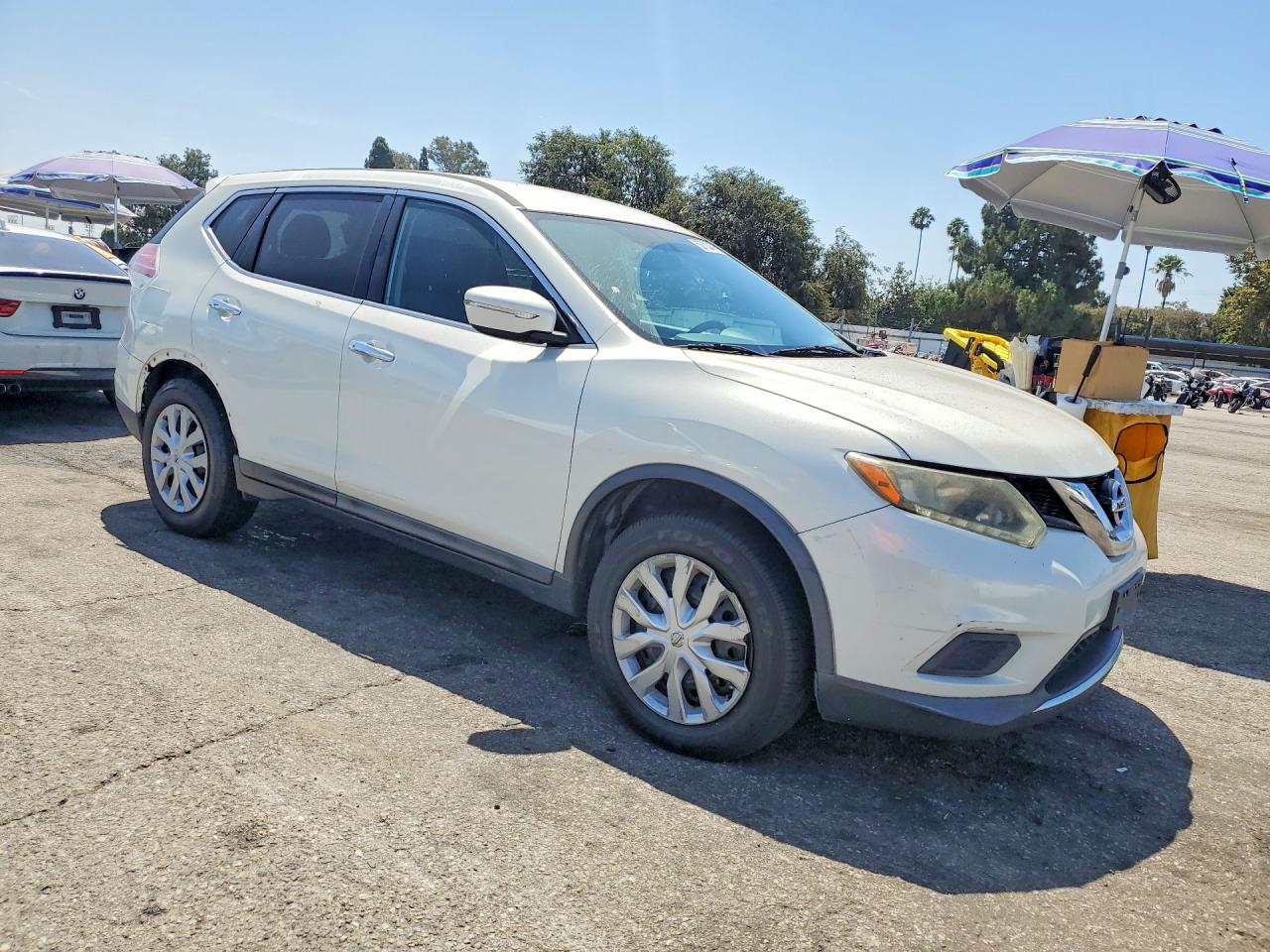2014 Nissan Rogue S White vin: 5N1AT2ML2EC835739