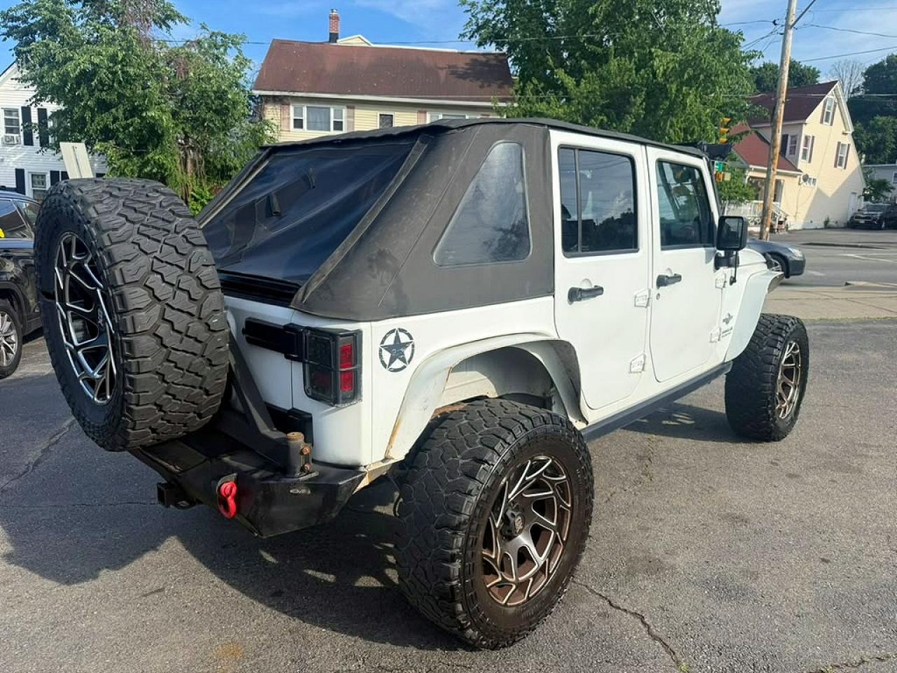 2014 Jeep Wrangler Unlimited Sport White vin: 1C4BJWDG7EL203909
