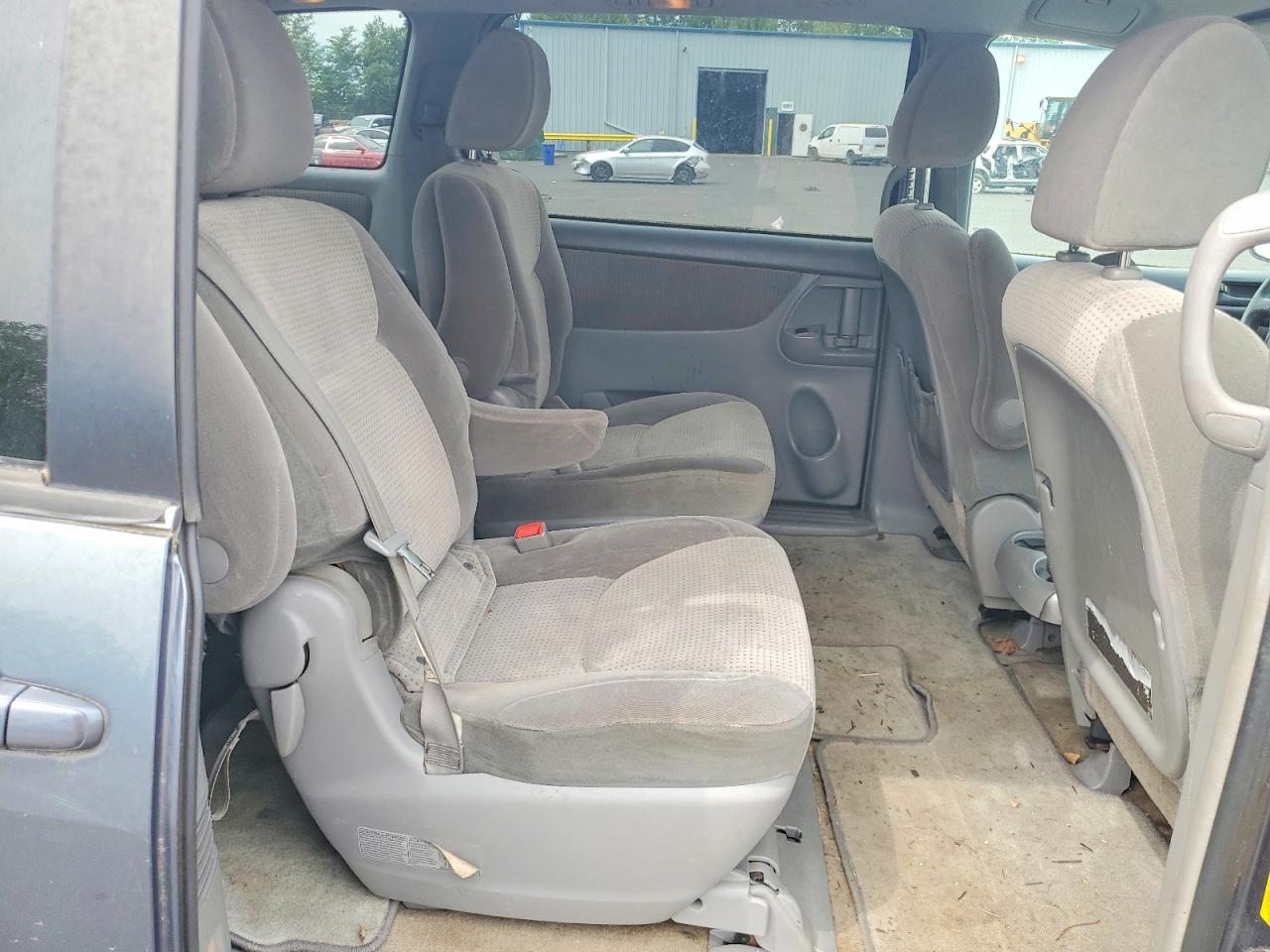 2010 Toyota Sienna Le 7-passenger Gray vin: 5TDKK4CC9AS305950
