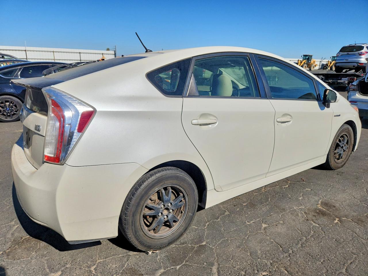 2015 Toyota Prius Two White vin: JTDKN3DU8F0473517