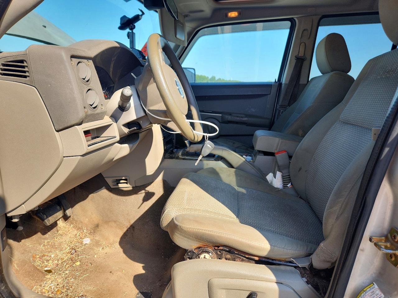 2007 Jeep Commander Бежевый vin: 1J8HH48P57C619571
