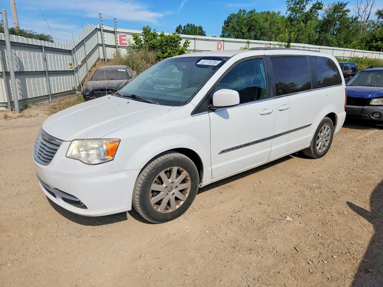 2014 Chrysler Town & Country Touring White vin: 2C4RC1BG4ER158191