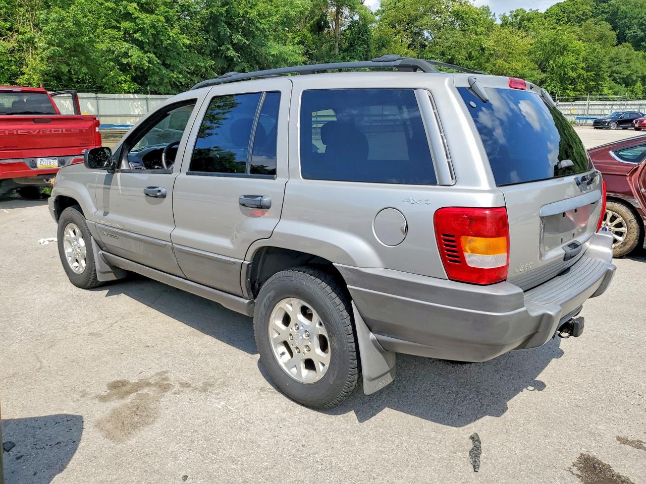 2001 Jeep Grand Cherokee Laredo Серебряный vin: 1J4GW48S01C727840