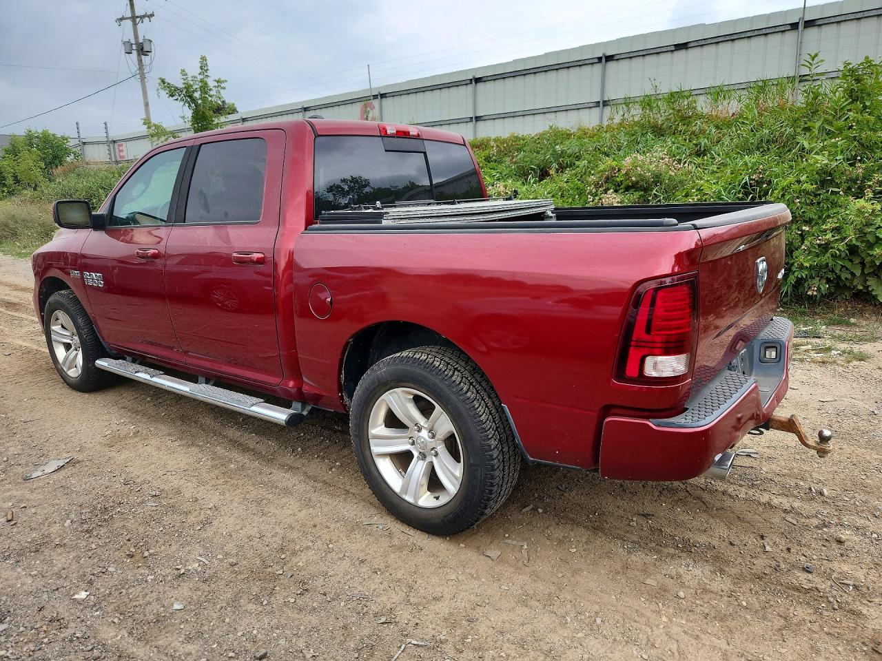 2015 Ram 1500 Sport Red vin: 1C6RR7MT3FS504718