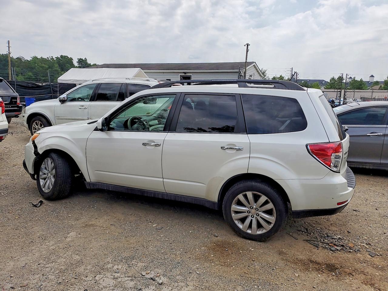 2012 Subaru Forester 2.5x Premium White vin: JF2SHADC7CH427808