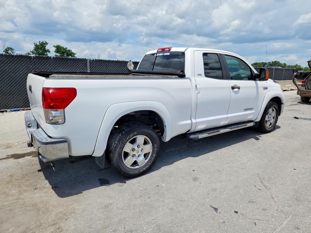 2007 Toyota Tundra Double Cab Sr5 White vin: 5TBRV541X7S471341
