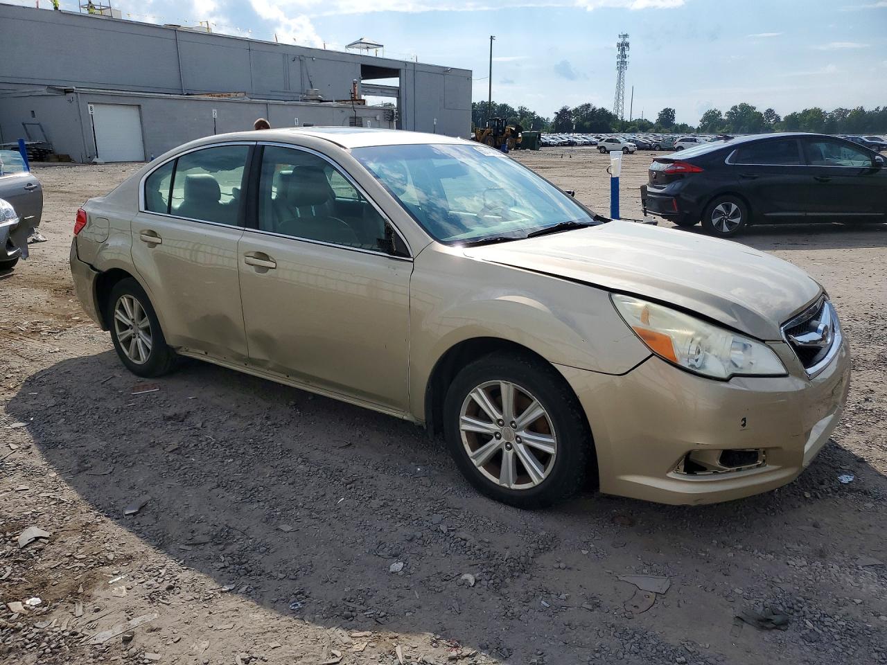 2010 Subaru Legacy 2.5i Premium Золотой vin: 4S3BMCG69A3224683