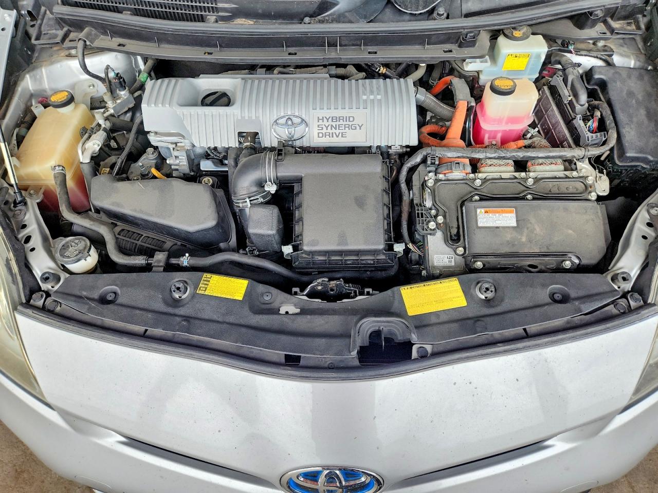 2014 Toyota Prius Three Серебряный vin: JTDKN3DU9E0363302