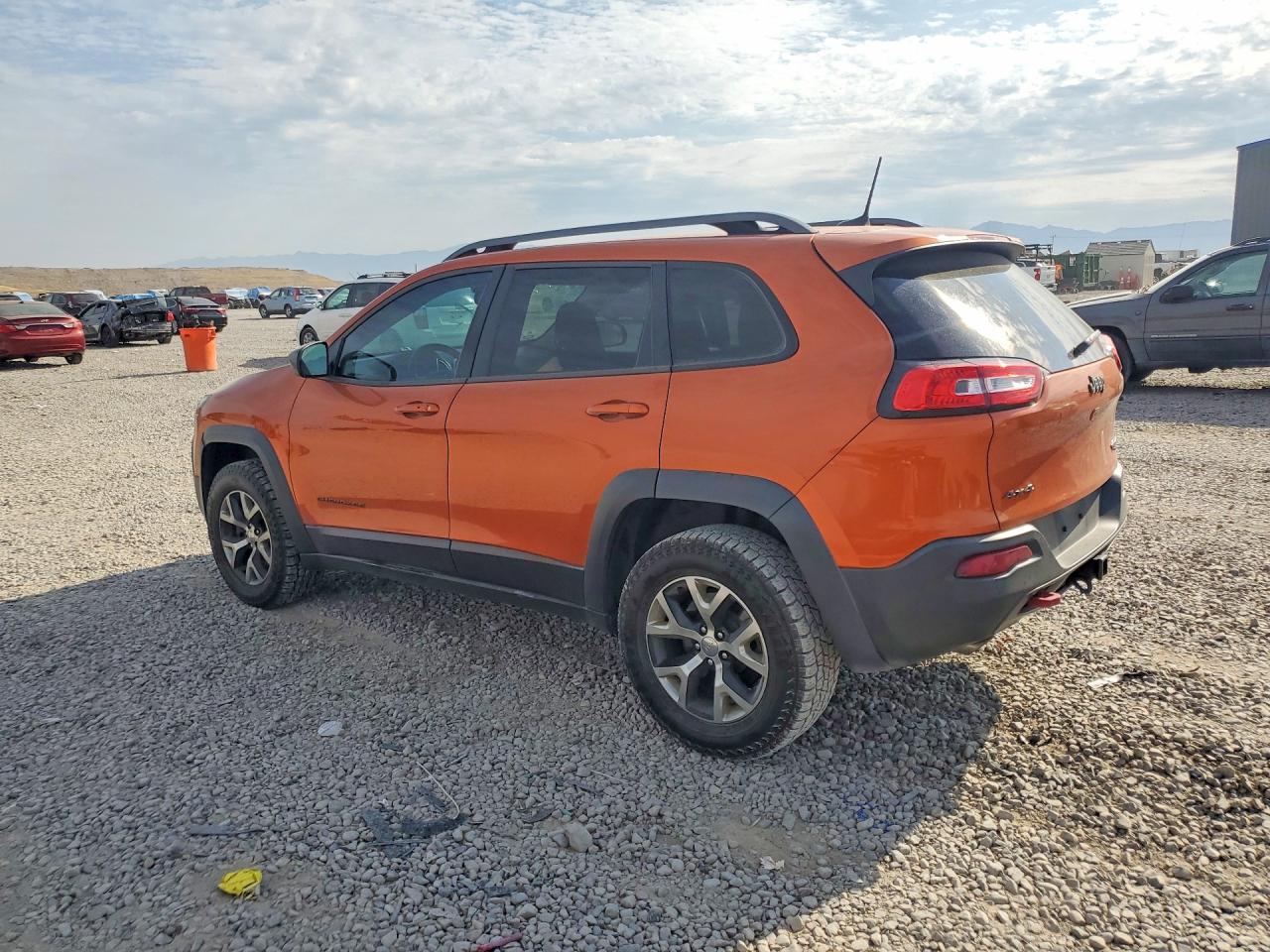 2015 Jeep Cherokee Trailhawk Orange vin: 1C4PJMBSXFW776210