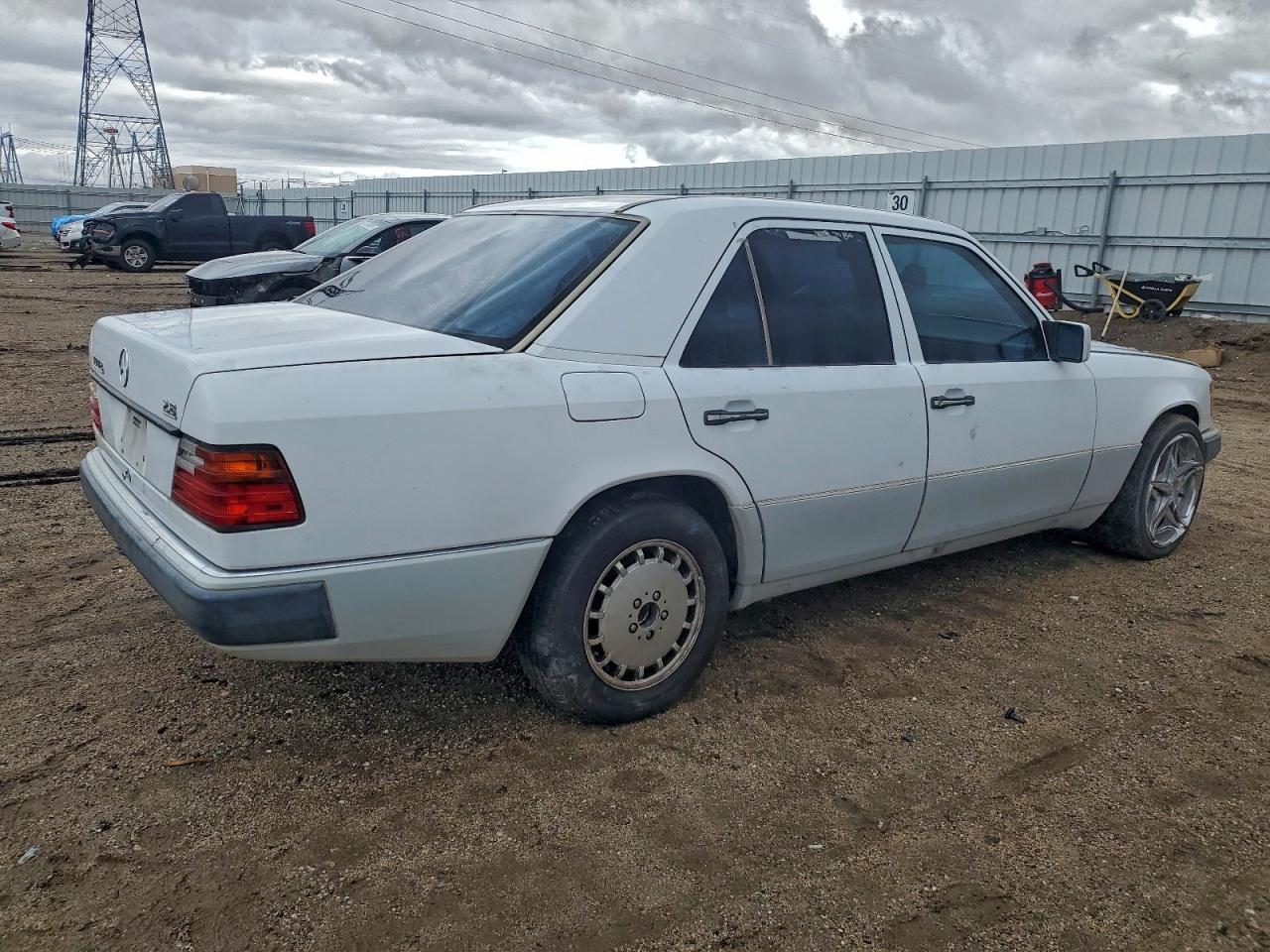 1993 Mercedes-benz 300 E 2.8 Белый vin: WDBEA28E0PB995827