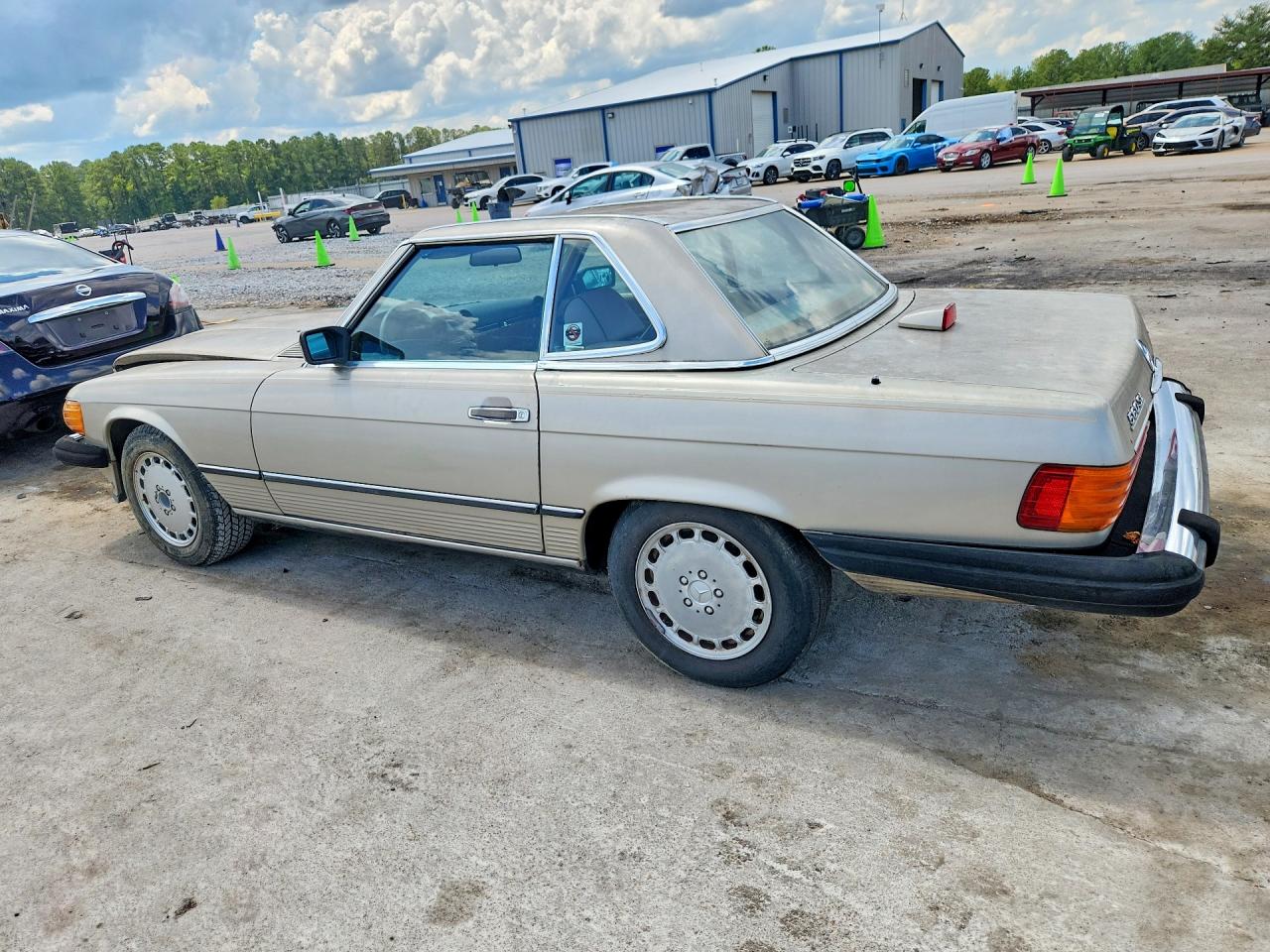 1987 Mercedes-benz 560 Sl Gold vin: WDBBA48D0HA068906