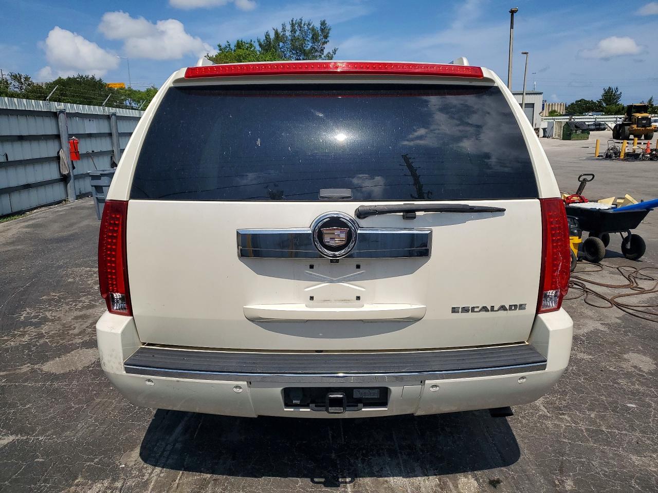 2008 Cadillac Escalade Esv White vin: 1GYFK66878R271742