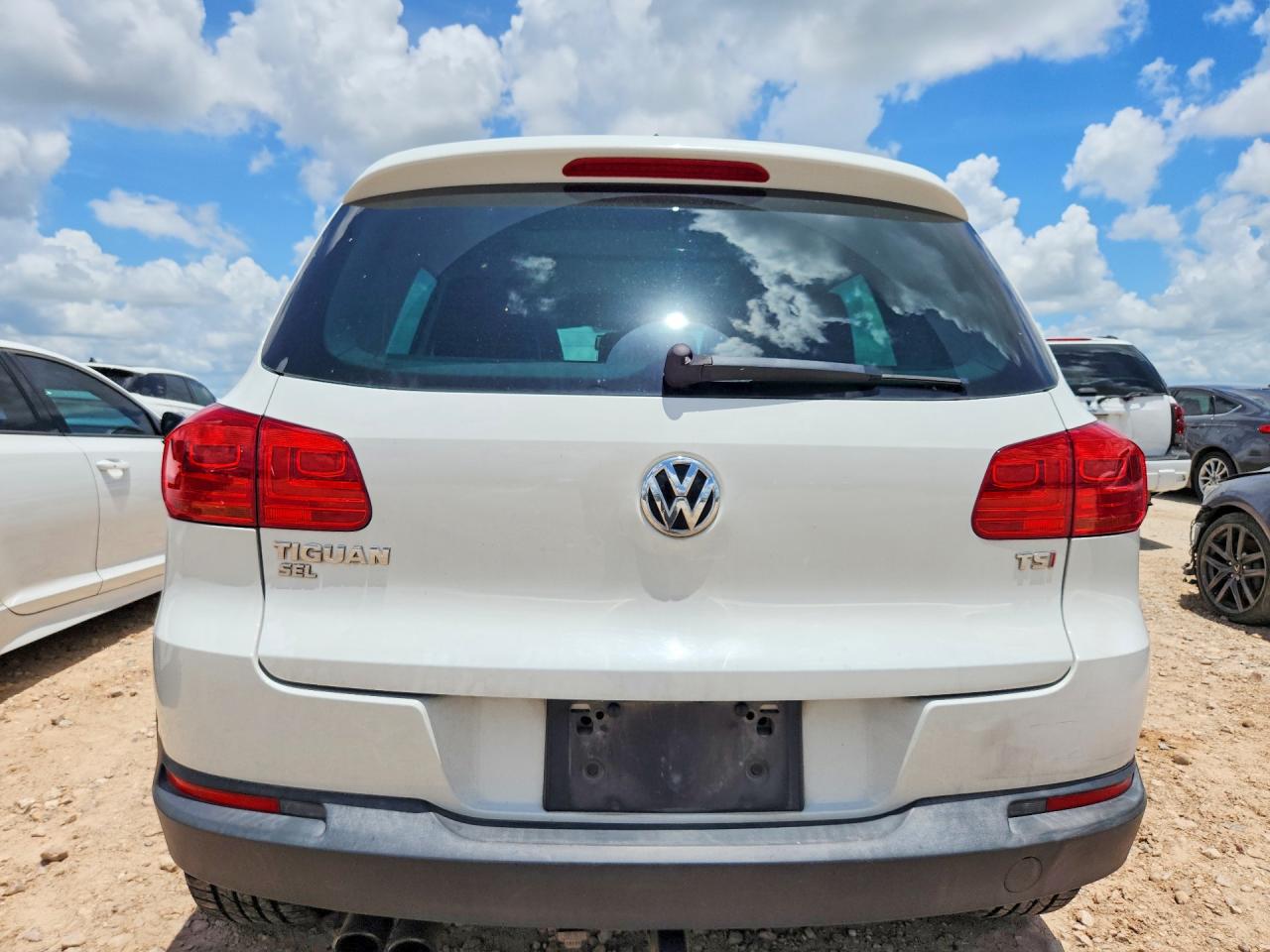 2016 Volkswagen Tiguan S White vin: WVGAV7AX4GW516925
