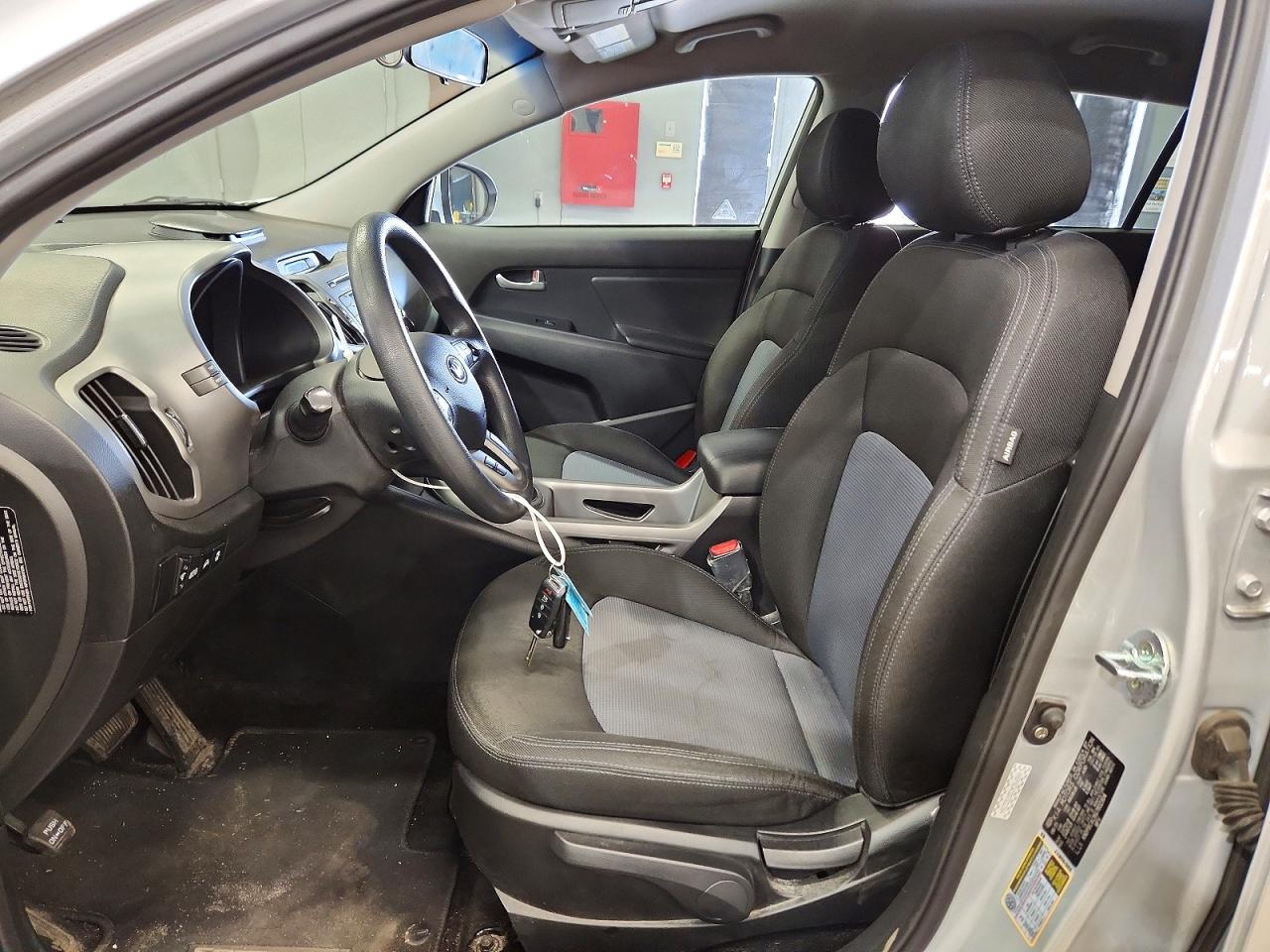 2016 Kia Sportage Lx Silver vin: KNDPBCAC8G7832304