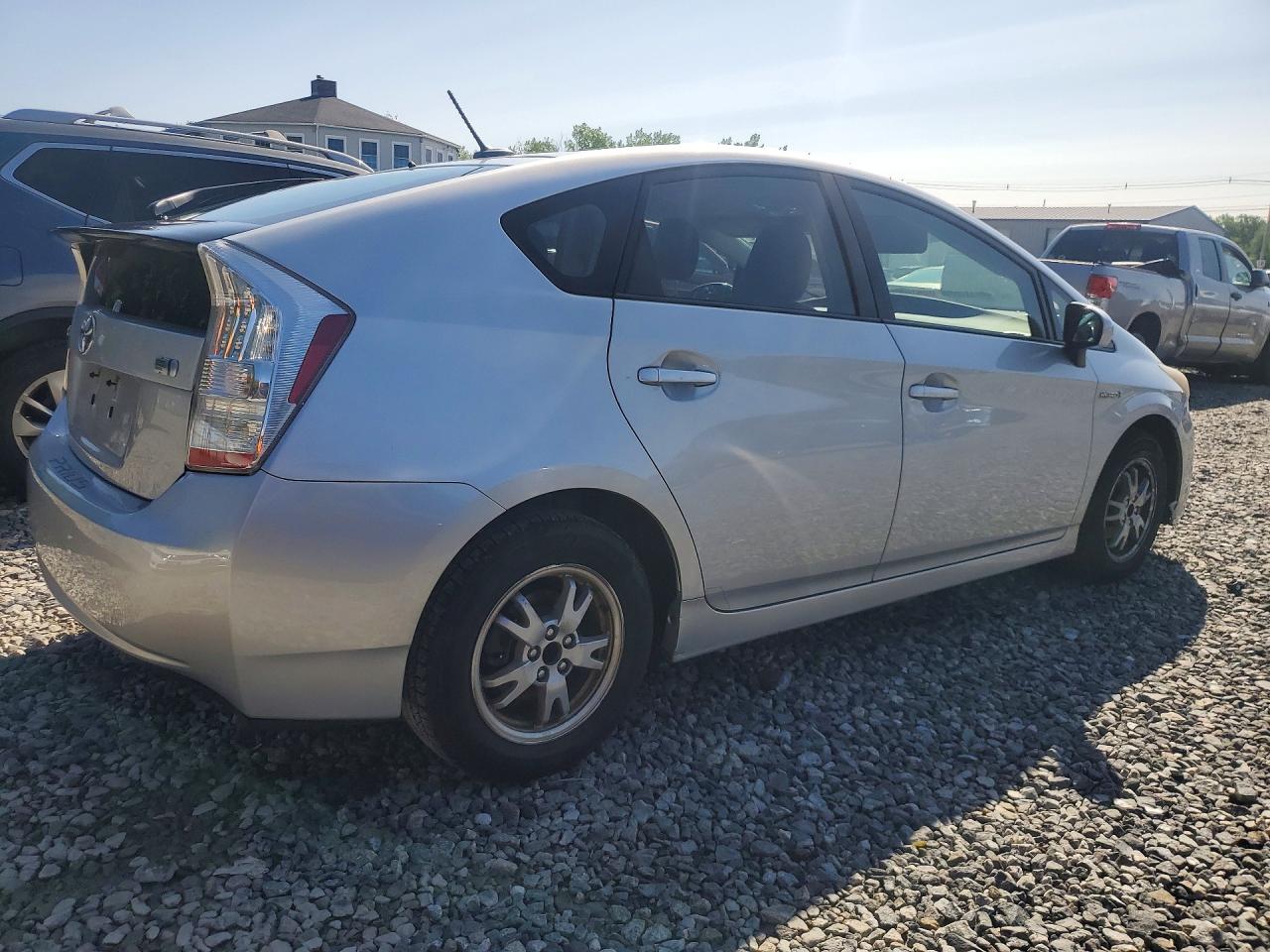 2011 Toyota Prius Three Серебряный vin: JTDKN3DU0B1396095