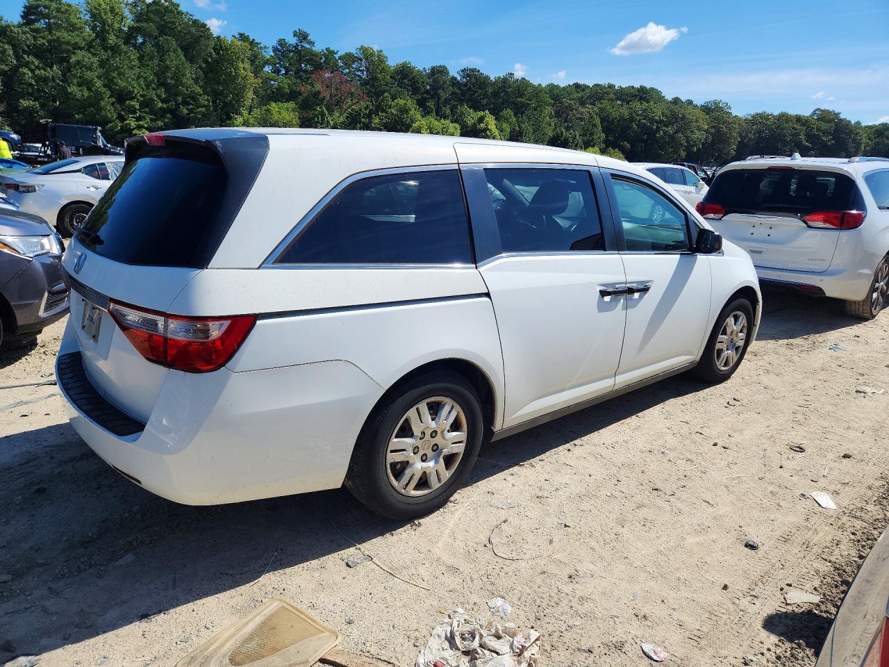 2013 Honda Odyssey Lx White vin: 5FNRL5H24DB071923