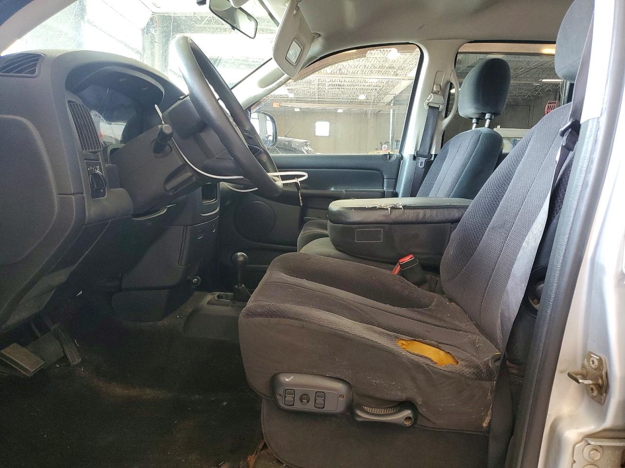 2005 Dodge Ram 1500 St Silver vin: 1D7HU18D85J626195