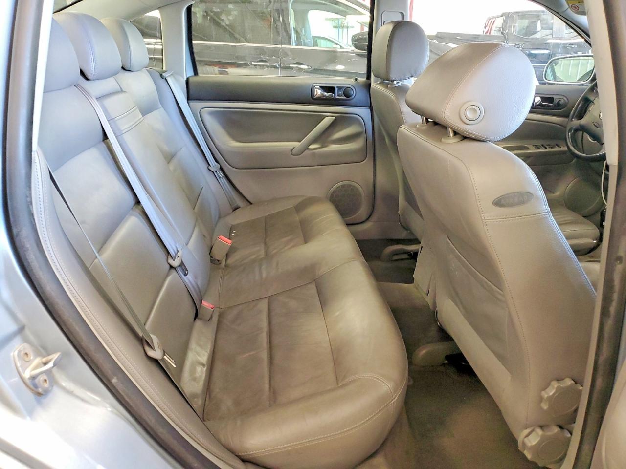 2002 Volkswagen Passat Gls Blue vin: WVWPD63B32P298461