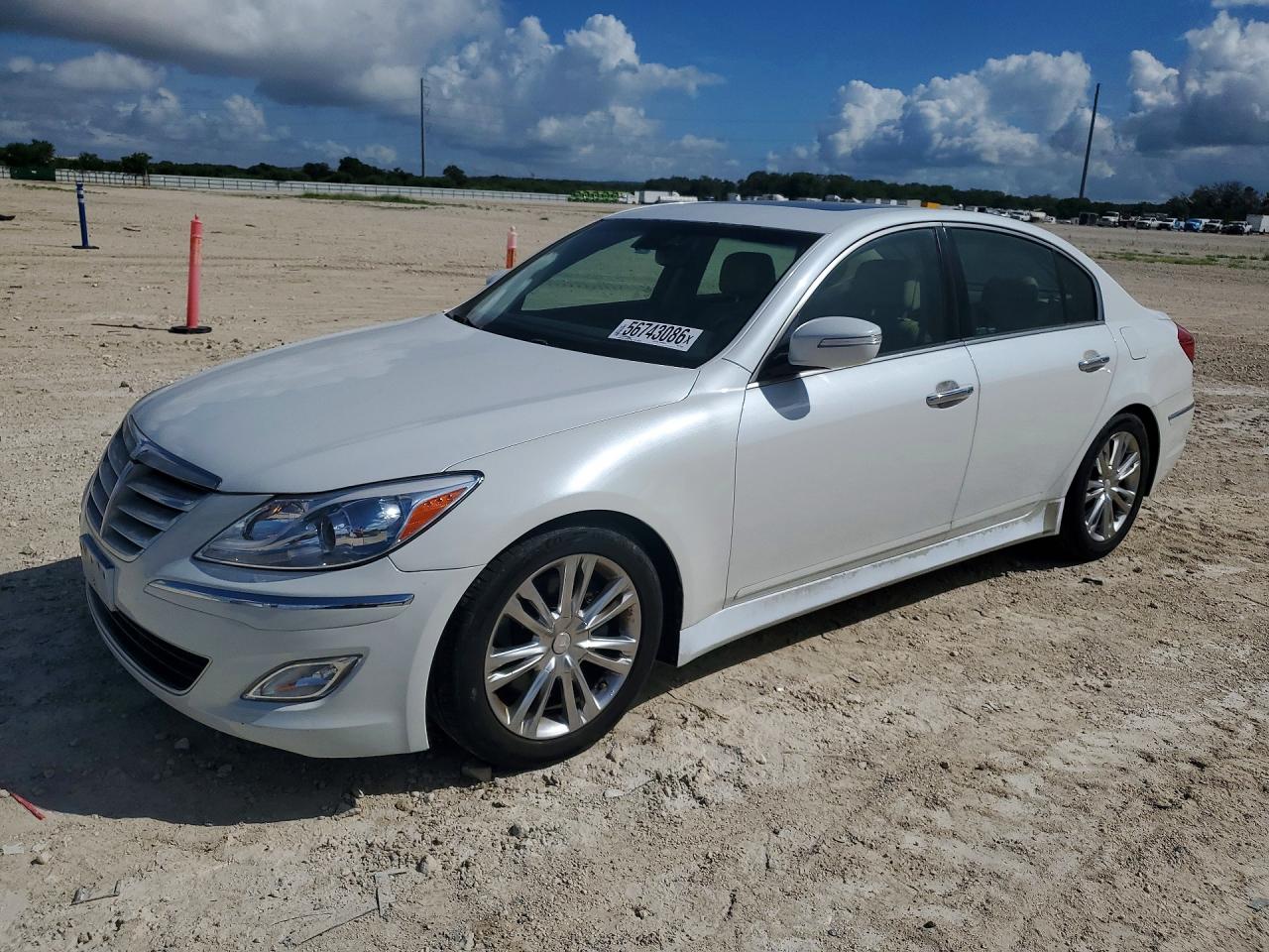 2013 Hyundai Genesis 3.8l Белый vin: KMHGC4DD3DU229342