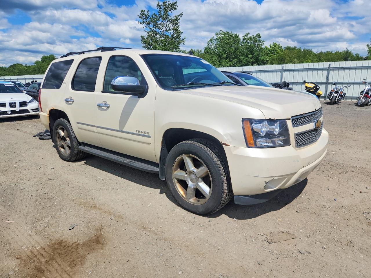2013 Chevrolet Tahoe K1500 Ltz White vin: 1GNSKCE08DR225031