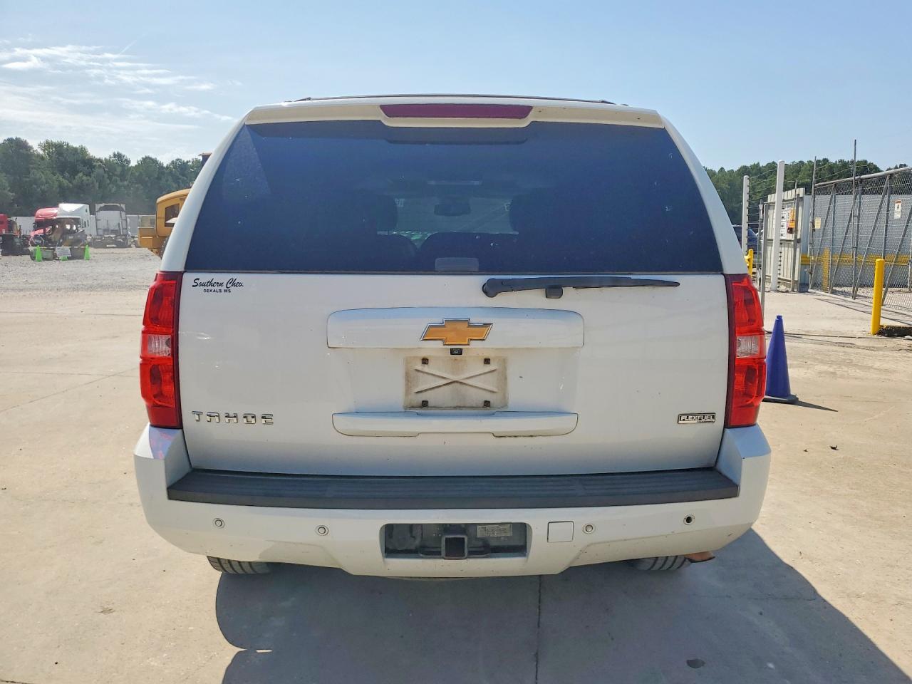 2012 Chevrolet Tahoe C1500 Lt White vin: 1GNSCBE08CR263199