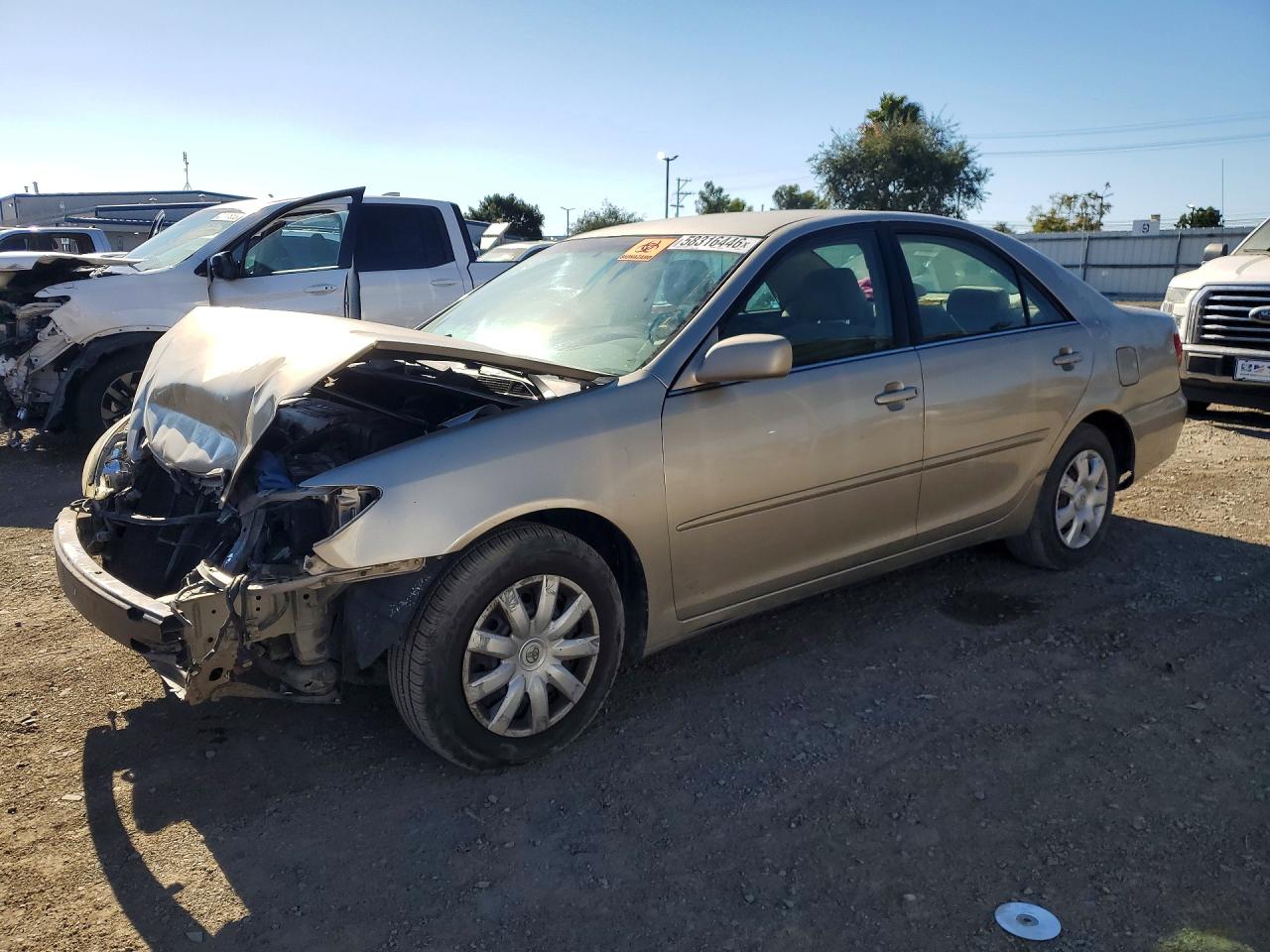 2005 Toyota Camry Le Gold vin: 4T1BE32K45U027062