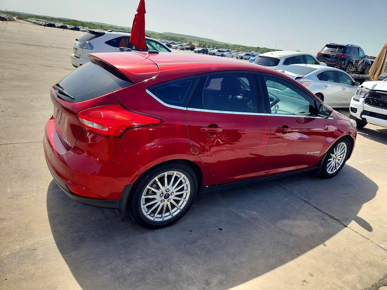 2015 Ford Focus Bev Красный vin: 1FADP3R46FL328489