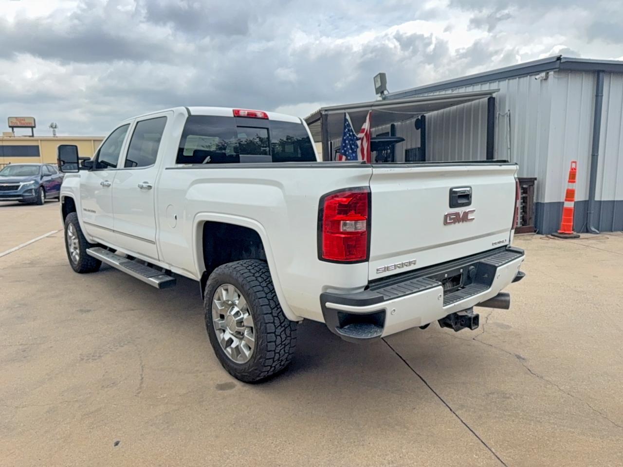 2015 Gmc Sierra K2500 Denali White vin: 1GT120E85FF601018