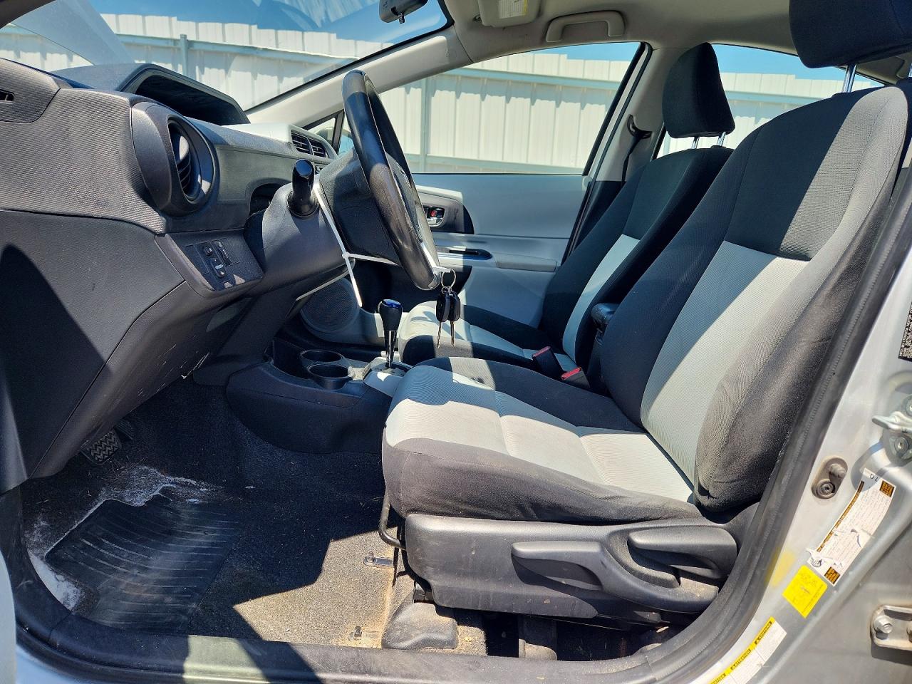 2012 Toyota Prius C Two Серебряный vin: JTDKDTB3XC1511168