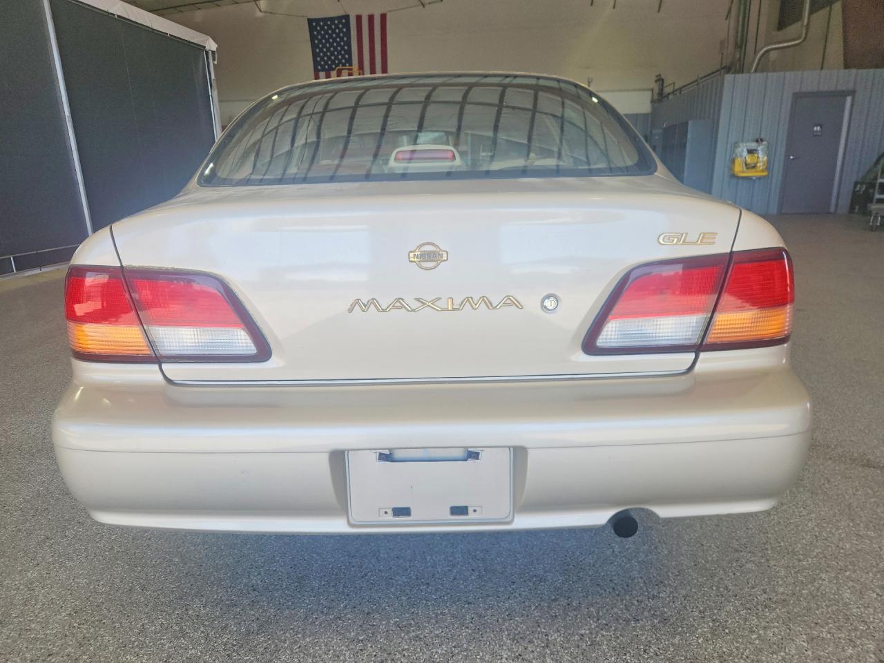 1998 Nissan Maxima Gxe Tan vin: JN1CA21D3WM916456