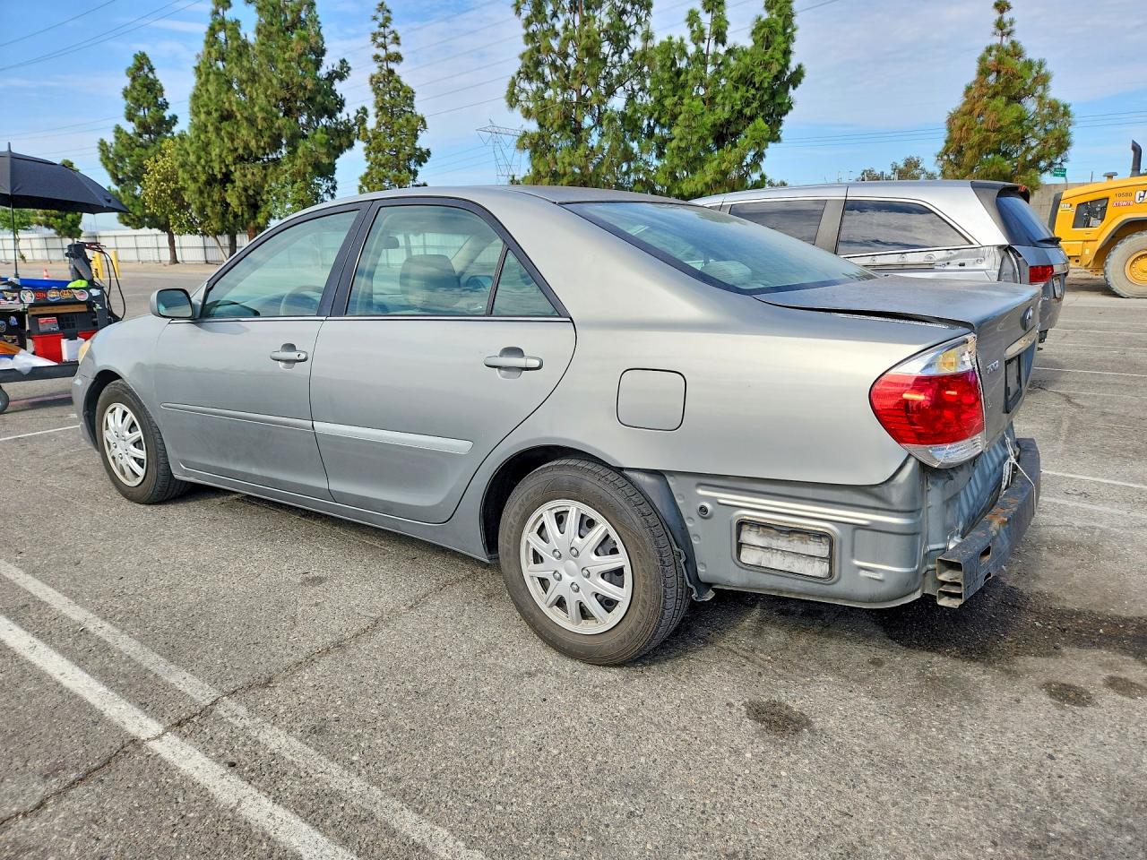 2005 Toyota Camry Le Silver vin: 4T1BE32K05U630199