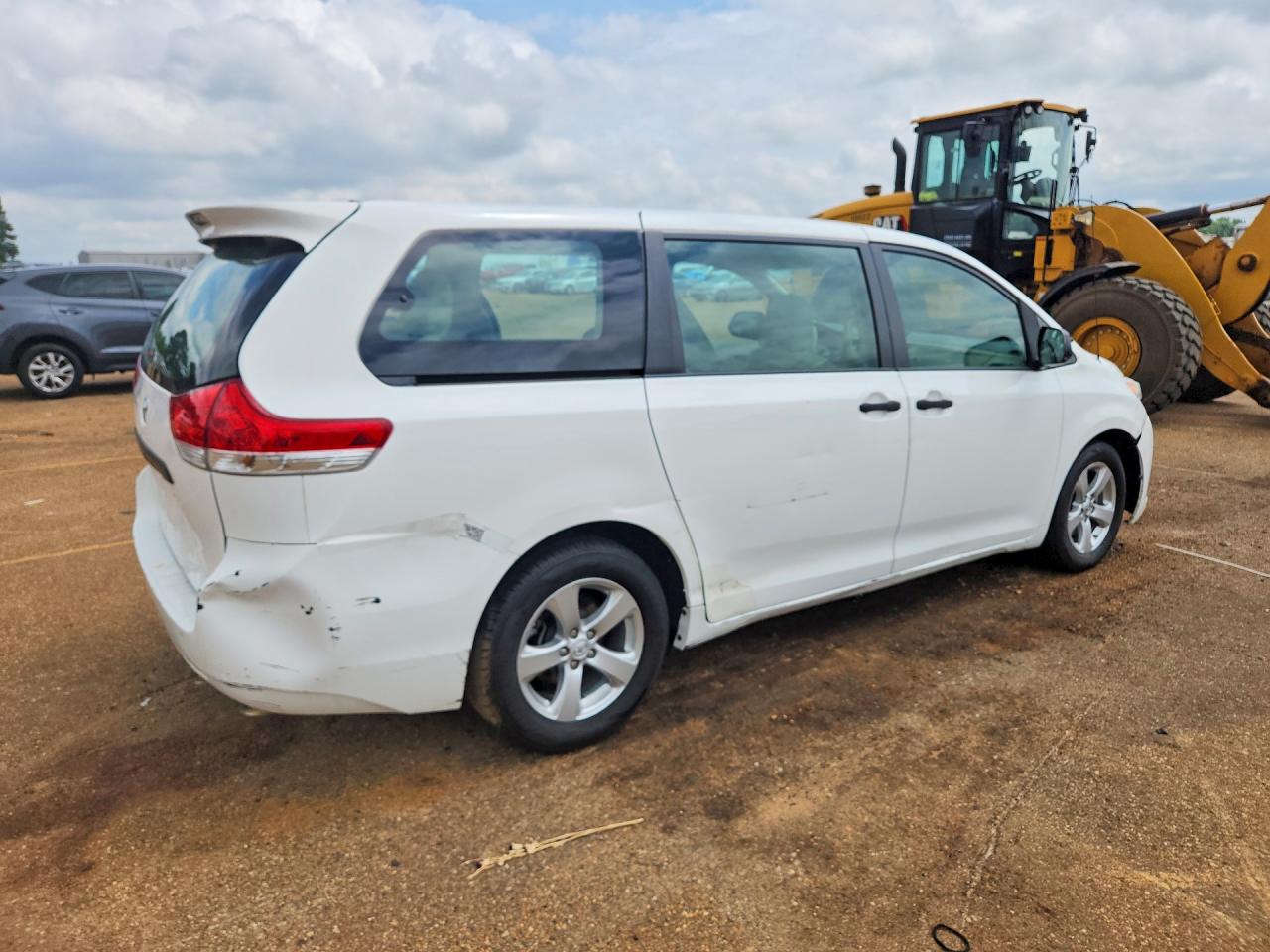 2014 Toyota Sienna L 7-passenger White vin: 5TDZK3DC9ES514182