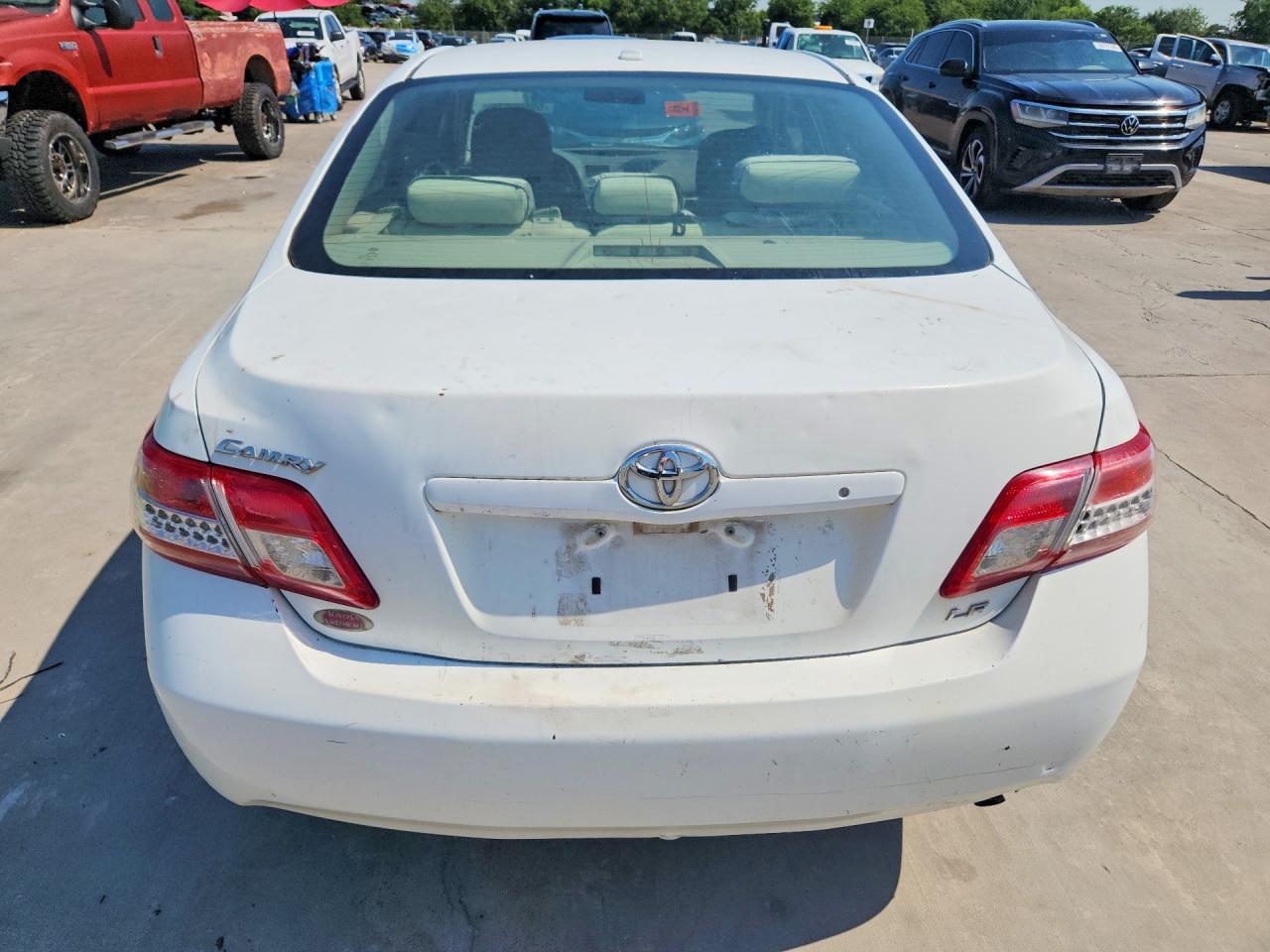 2010 Toyota Camry Le White vin: 4T1BF3EK9AU540486
