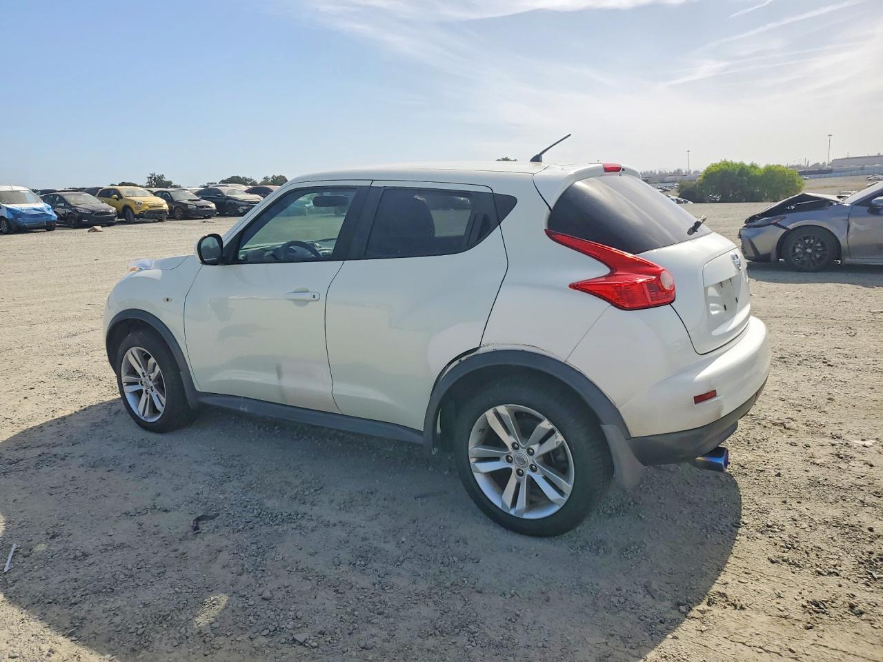 2011 Nissan Juke S White vin: JN8AF5MR8BT000293