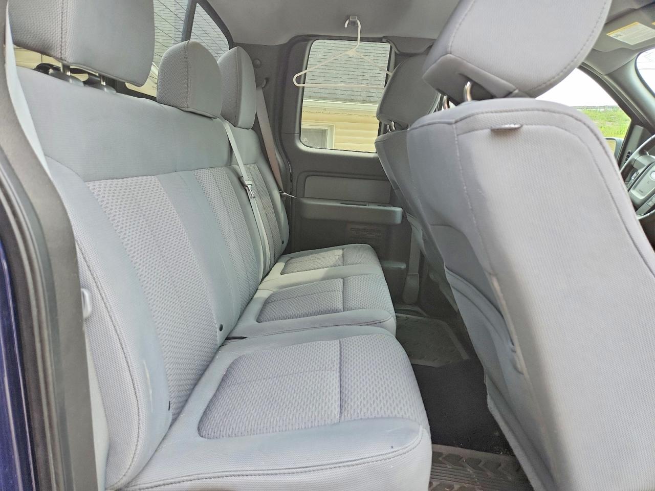 2012 Ford F150 Super Cab Two Tone vin: 1FTFX1ET4CFA68009