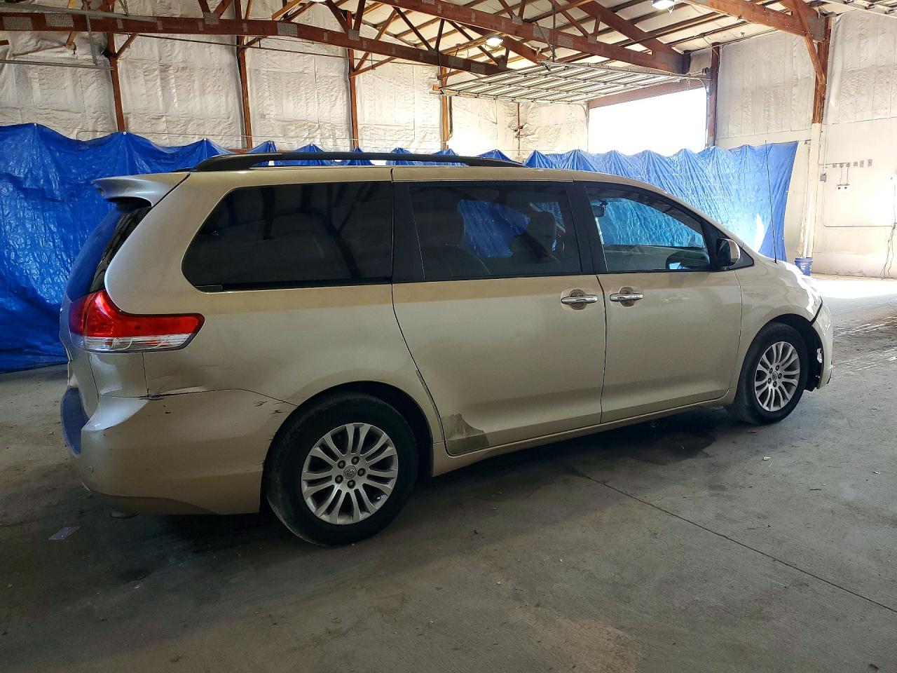 2013 Toyota Sienna Xle 8-passenger Gold vin: 5TDYK3DC6DS404703