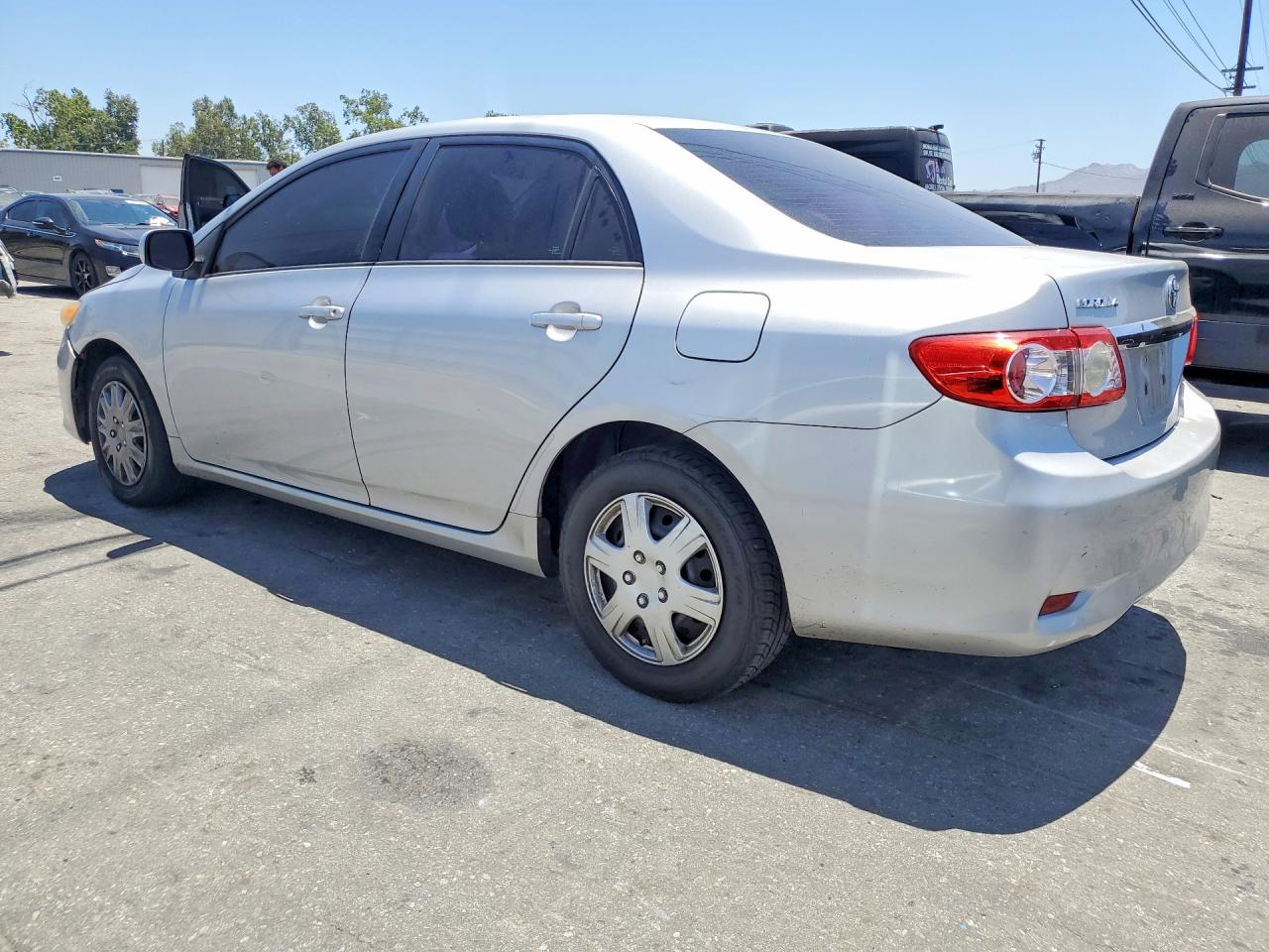 2011 Toyota Corolla Le Silver vin: 2T1BU4EE0BC587916