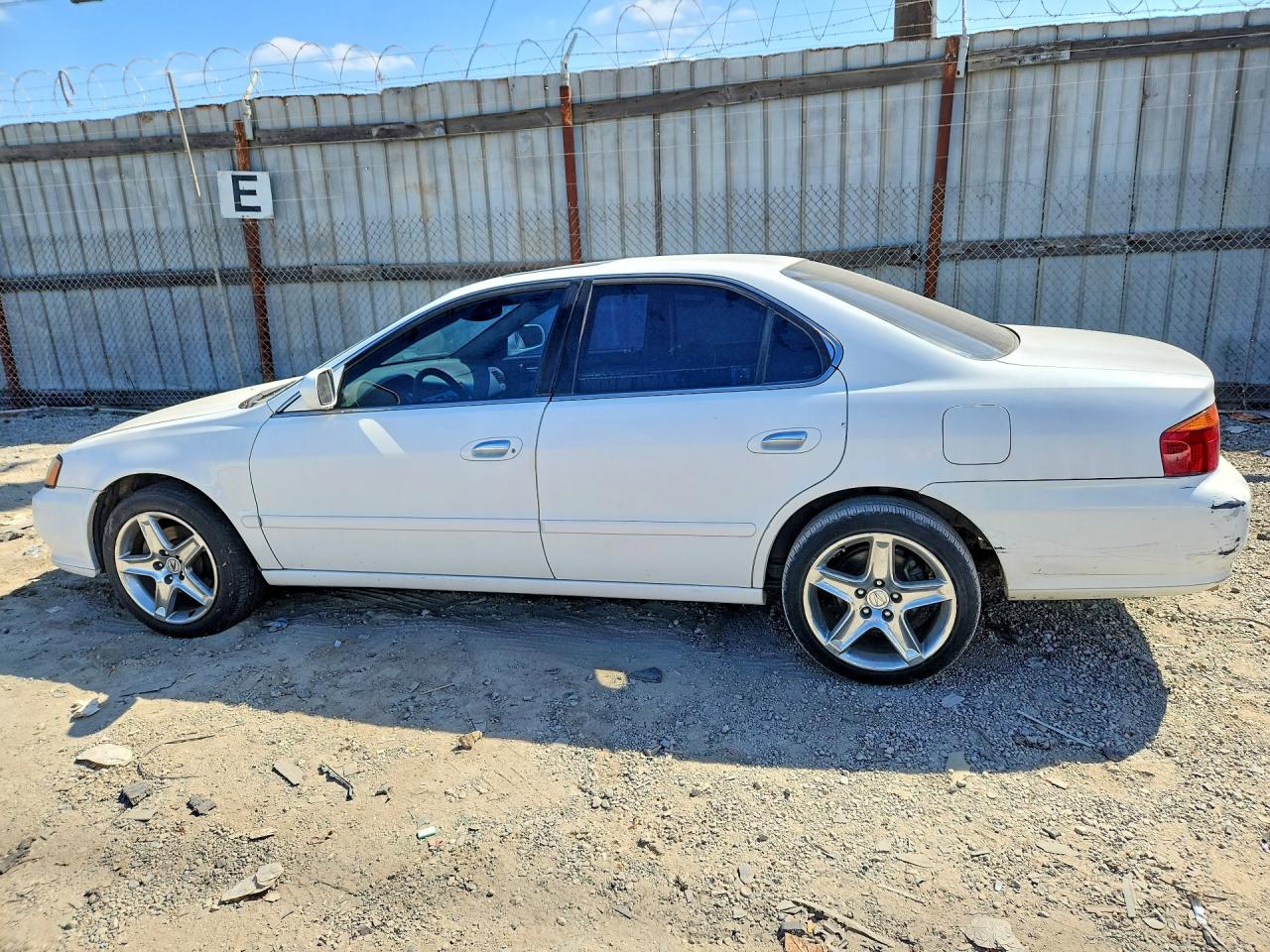 2000 Acura 3.2tl White vin: 19UUA5668YA050904