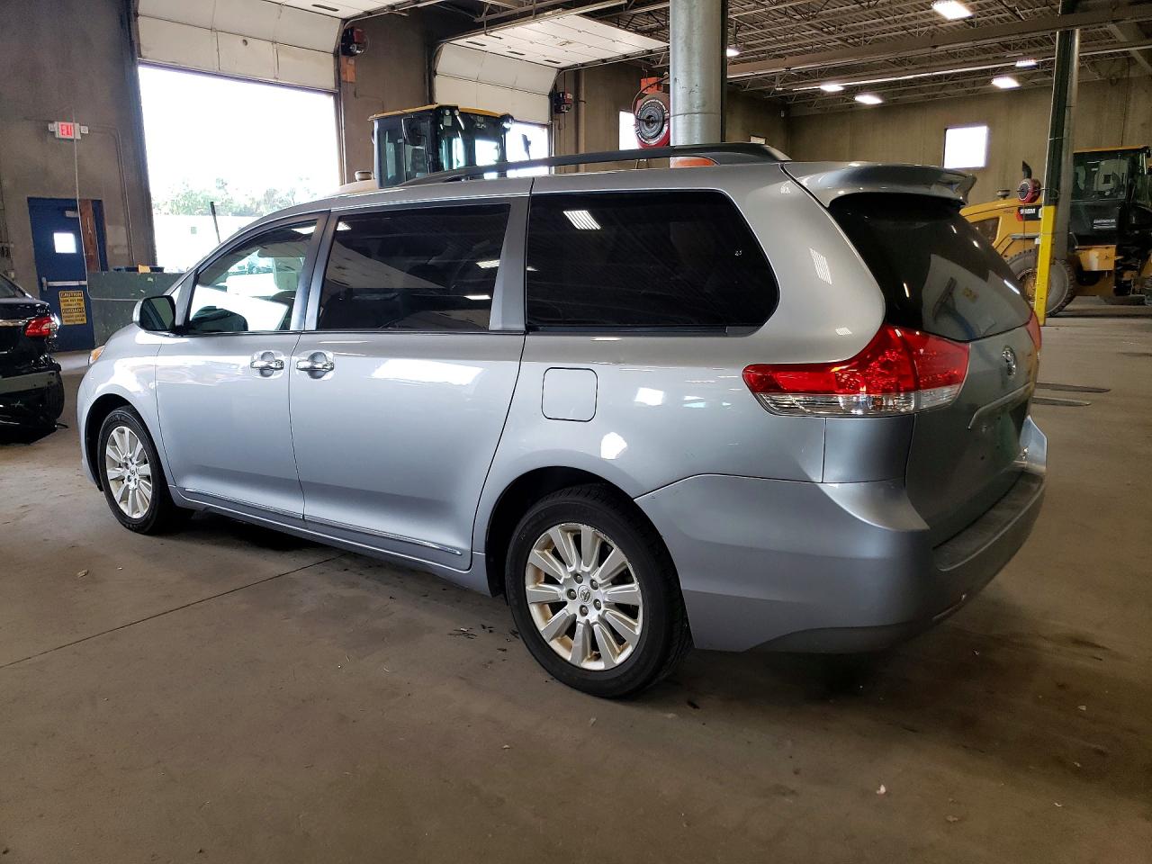 2012 Toyota Sienna Le Silver vin: 5TDJK3DC0CS034042