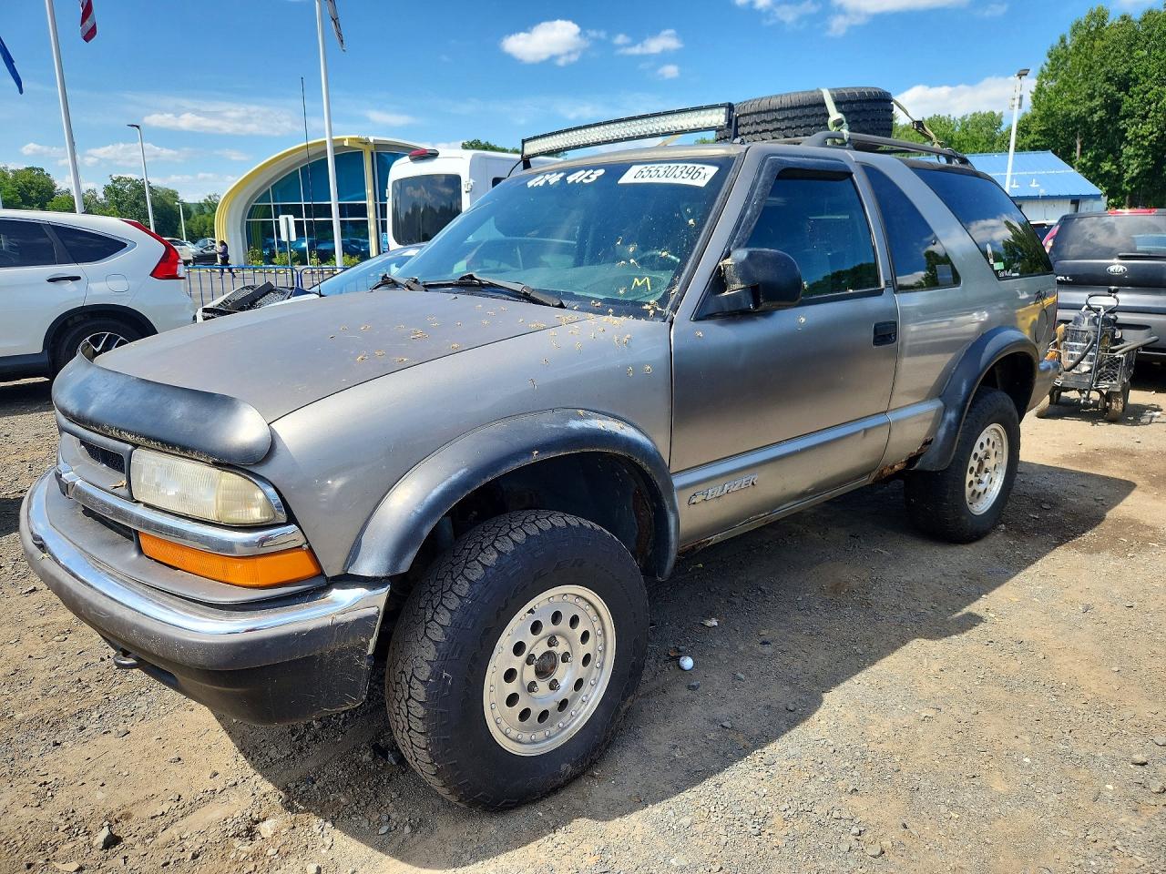 2000 Chevrolet Blazer Beige vin: 1GNCT18W9YK114461