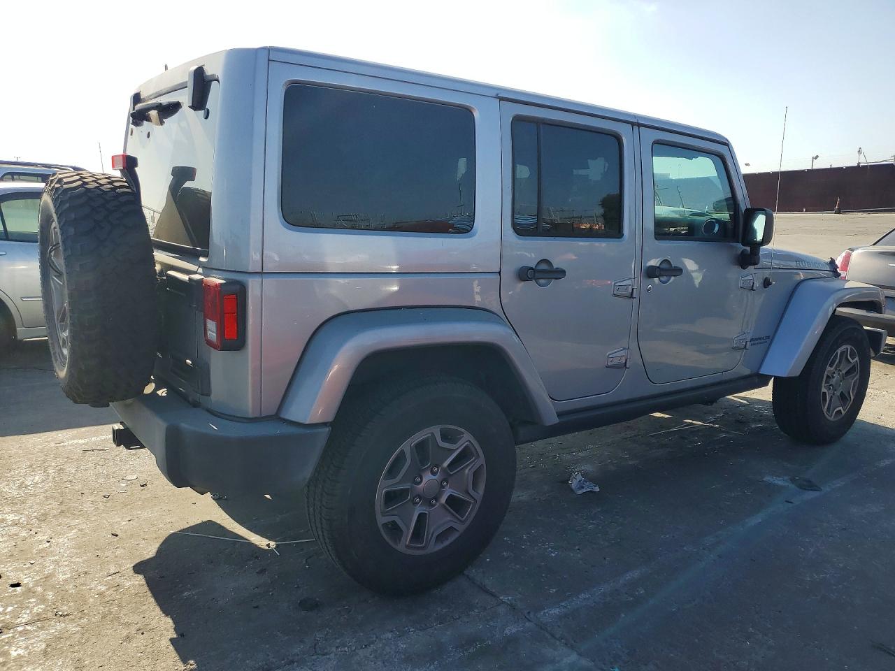 2015 Jeep Wrangler Unlimited Rubicon Silver vin: 1C4BJWFGXFL752423