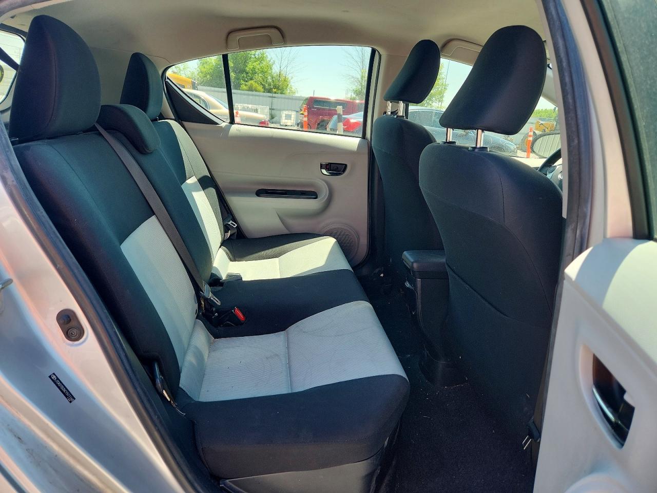 2012 Toyota Prius C Two Серебряный vin: JTDKDTB3XC1511168