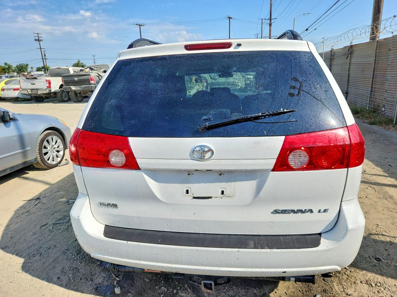 2009 Toyota Sienna Le 8-passenger Белый vin: 5TDZK23C79S252437