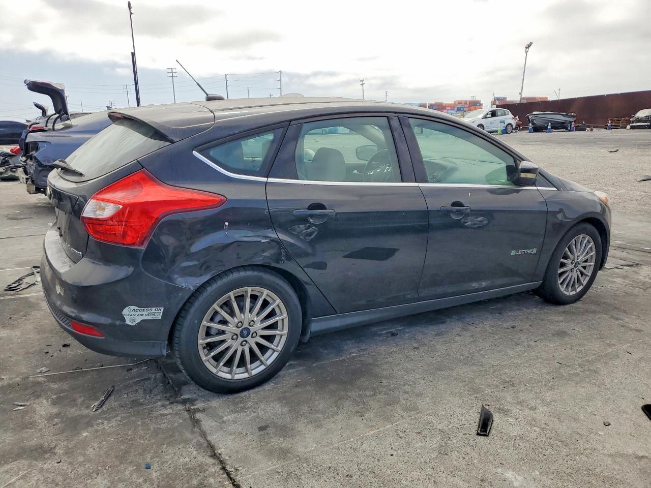 2014 Ford Focus Bev Black vin: 1FADP3R41EL111821