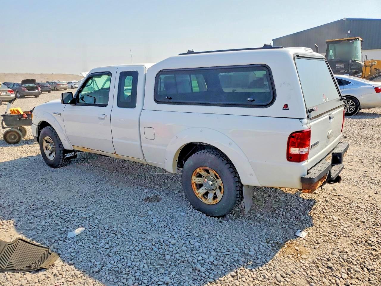 2010 Ford Ranger Super Cab White vin: 1FTLR4FE6APA11297