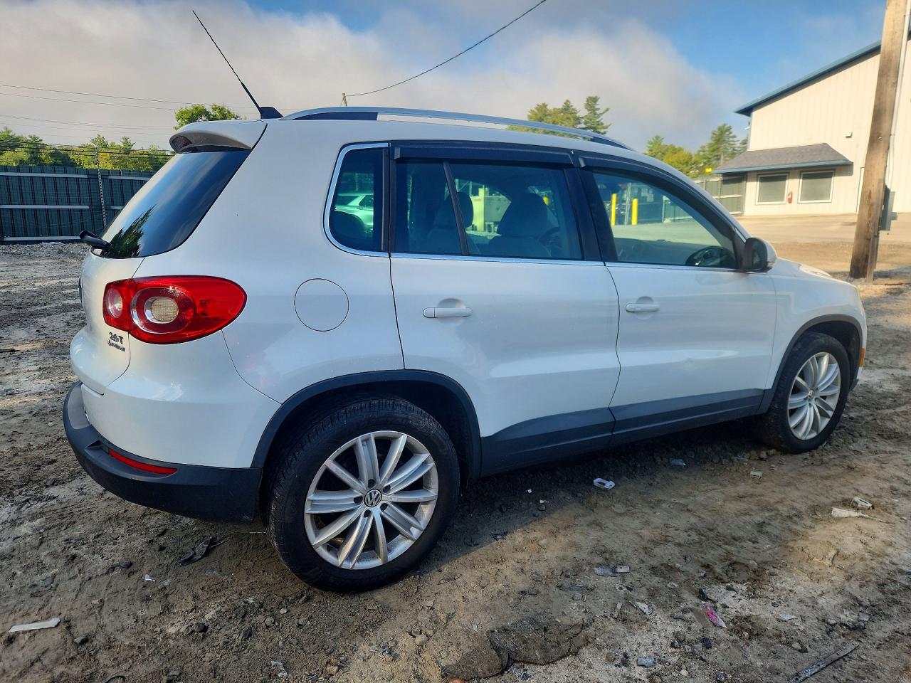 2011 Volkswagen Tiguan S White vin: WVGBV7AX4BW514136