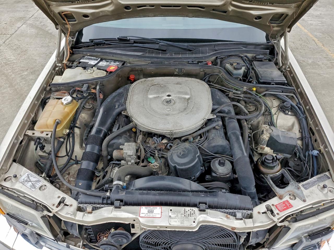 1986 Mercedes-benz 560 Sec Бежевый vin: WDBCA45D5GA245991