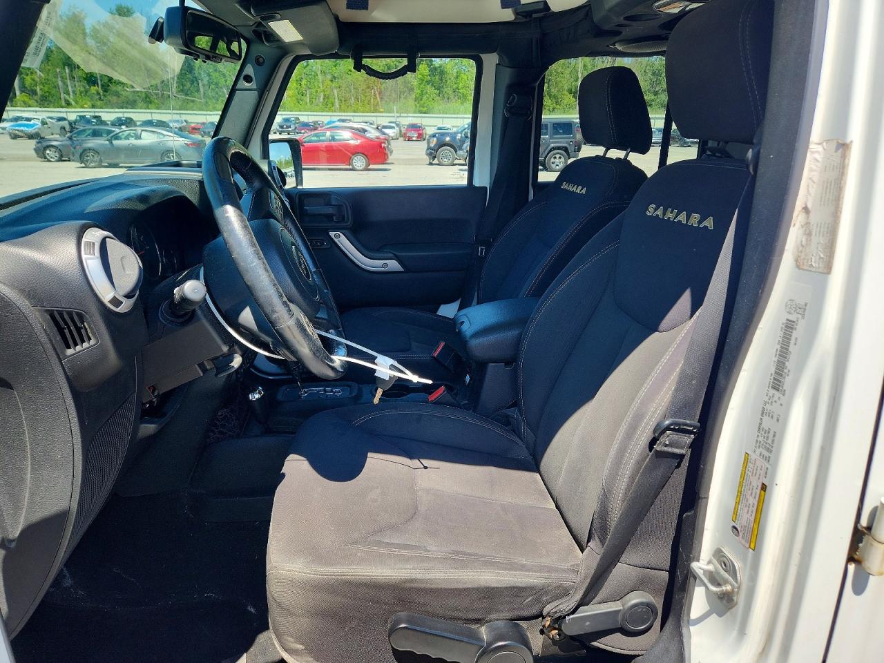 2013 Jeep Wrangler Unlimited Sahara White vin: 1C4BJWEG2DL595145