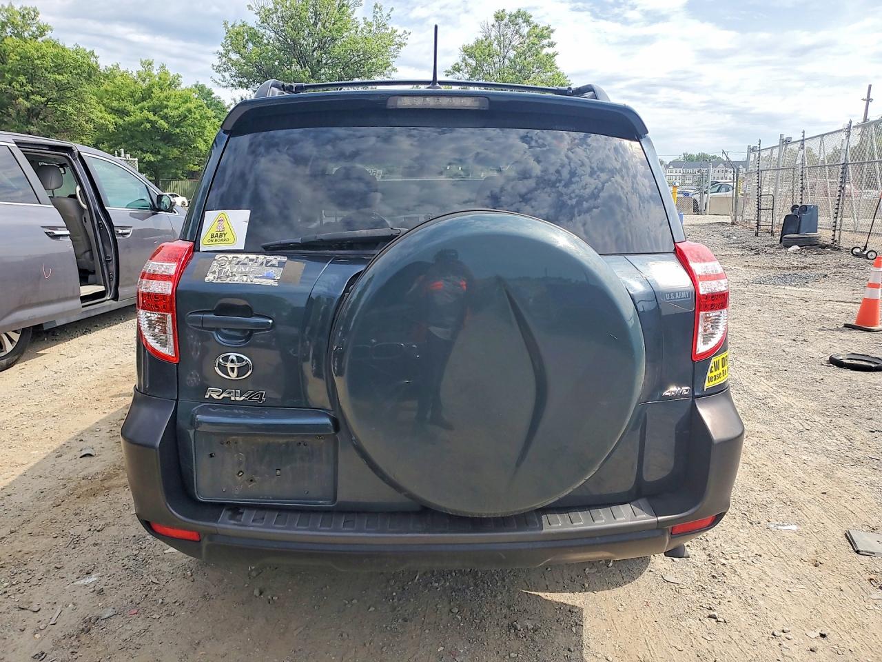 2011 Toyota Rav4 Base Зеленый vin: 2T3JF4DV0BW134635