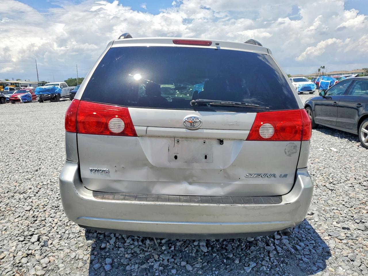 2006 Toyota Sienna Le 7 Passenger Серебряный vin: 5TDZA23C96S454114